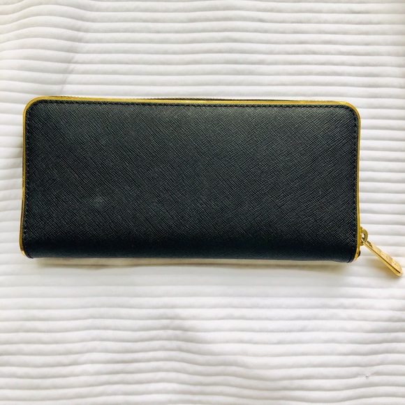 Black and Gold Michael Kors Wallet - Picture 2 of 5